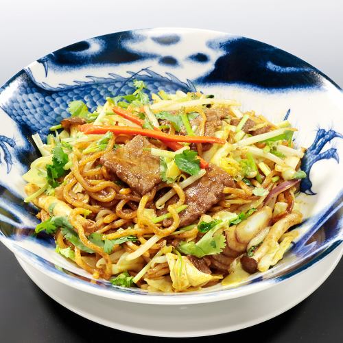 Singaporean style beef and vegetable fried noodles