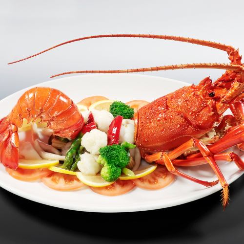 Stir-fried lobster and seasonal vegetables with salt