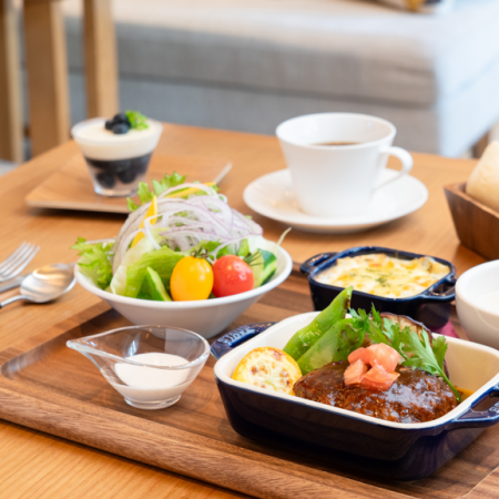 【当店1番人気】お肉とお魚が選べるプレートランチ～スープ・ミニグラタン/デザート付7品/2000円