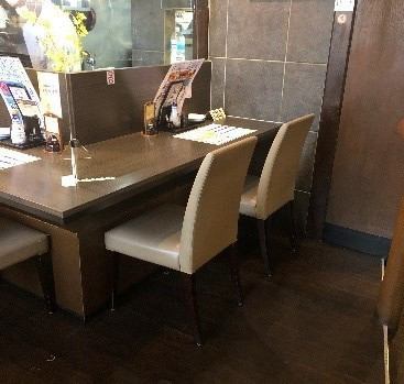 調理風景が眺められるカウンター席は特等席◎横並びで美味しい料理・お酒・会話をお愉しみください！