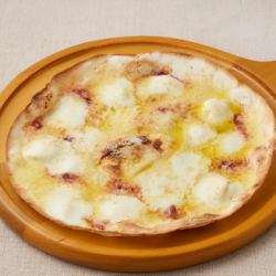 酒盗とチーズのおつまみピサ