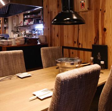 We accept reservations for small groups as well as large banquets.
