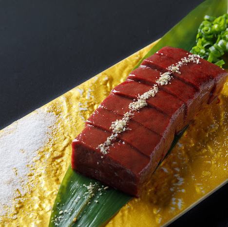 炙りレバー焼きやレアステーキユッケなど当店では毎日新鮮な炙りものをご用意してます！