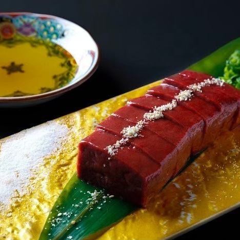 We offer fresh grilled dishes every day, including grilled liver and rare steak yukhoe!