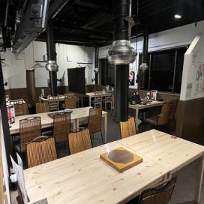 広々としたテーブル席もございます。