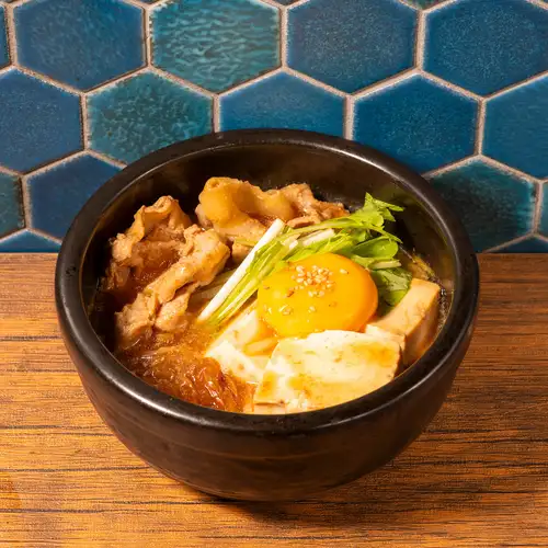 【大満足の逸品】お肉の旨味が溢れ出す『テルマエの豚すきやき』＆お酒が進む豊富な創作料理！