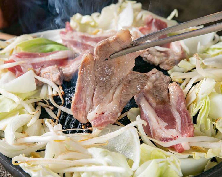 こだわりのジンギスカンをカウンター席で！