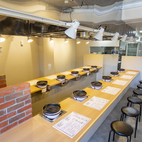 広々としたカウンター席