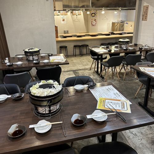 テーブル席は会社宴会やご家族での利用でも使いやすいお席です。テーブルをつなげて大人数での利用も◎