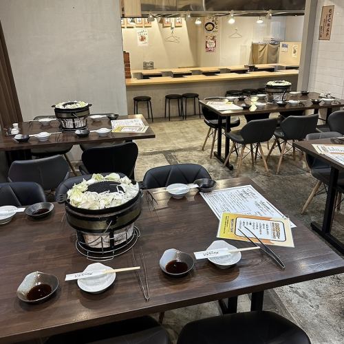 テーブル席は会社宴会やご家族での利用でも使いやすいお席です。テーブルをつなげて大人数での利用も◎