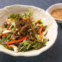 きのこともずくのサラダ