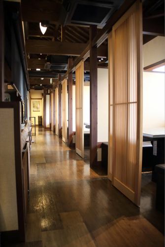 We offer a variety of seat types! Private rooms are also available♪