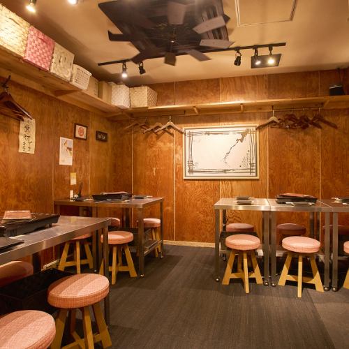 【飲み会に◎】4名様用テーブルあり！！ゆったりとした空間で絶品の「うしなべ」と韓国料理で美味しく楽しく美しくお酒をお楽しみください。友人との飲み会や会社帰りの飲み会、仕事終わりにいかがですか？？