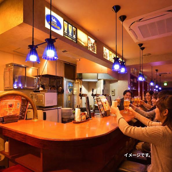 雰囲気の良いカウンターに生まれかわりました！こだわりのクラフトビールをお楽しみください！