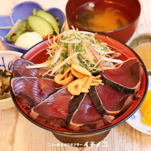 【期間限定】香ばしさと旨味が弾ける！鰹のたたき丼