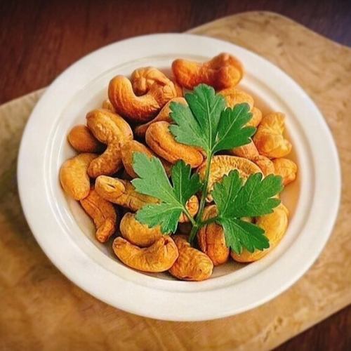 Smoked cashew nuts
