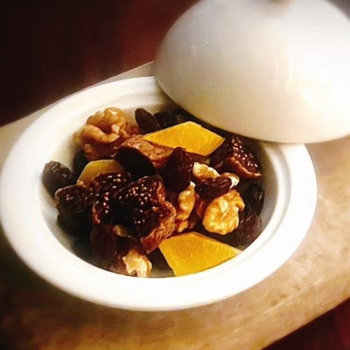 Instant smoked dried fruits and walnuts