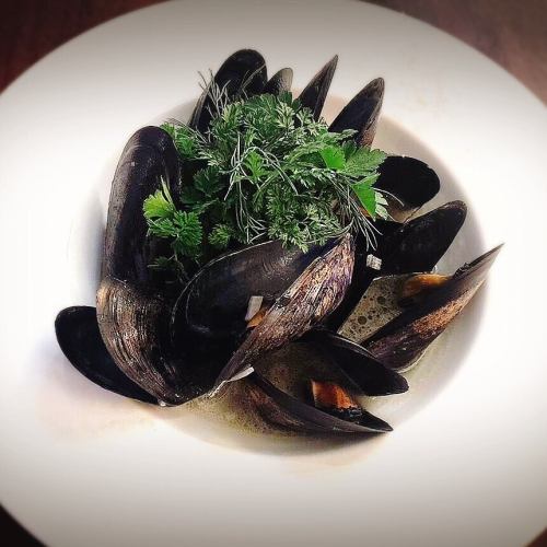 Selected mussels steamed in champagne
