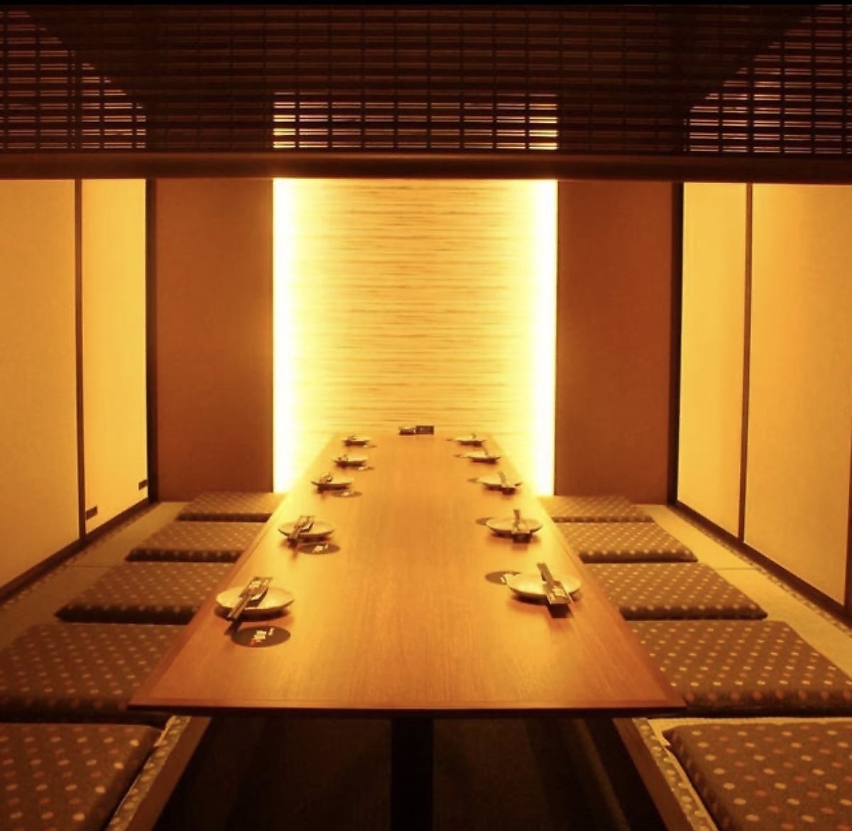 Our relaxing modern Japanese private room can accommodate 10 to 120 people!