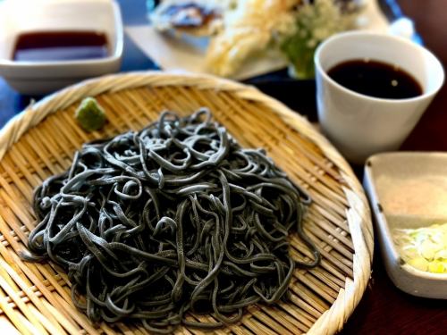 Bamboo charcoal black soba noodles are delicious!