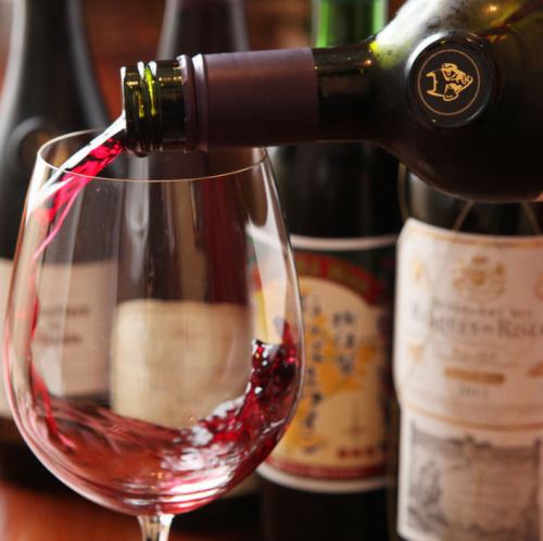 We have 10 kinds of wine carefully selected by our sommelier.