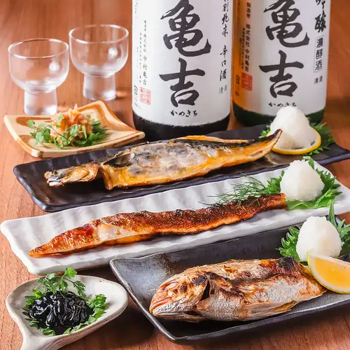 【お酒のアテに】じっくり香ばしく焼き上げ、脂の旨味が凝縮された「贅沢・塩サバ焼き」