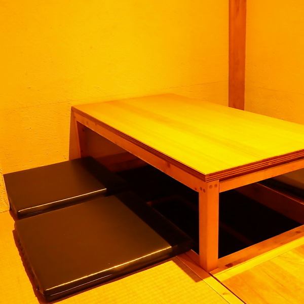 【個室/掘りごたつ】２名様～4名様okの掘りごたつ式個室。お隣のお客様との仕切りもあり会社帰りやご家族とプライベートな飲み会、デートからまで各種シーンにオススメです♪
