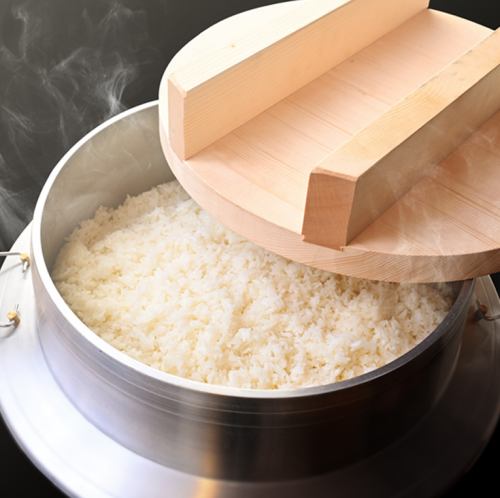 おかわりし放題の羽釜ご飯