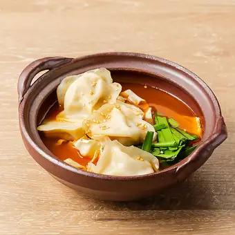 赤い炊き餃子