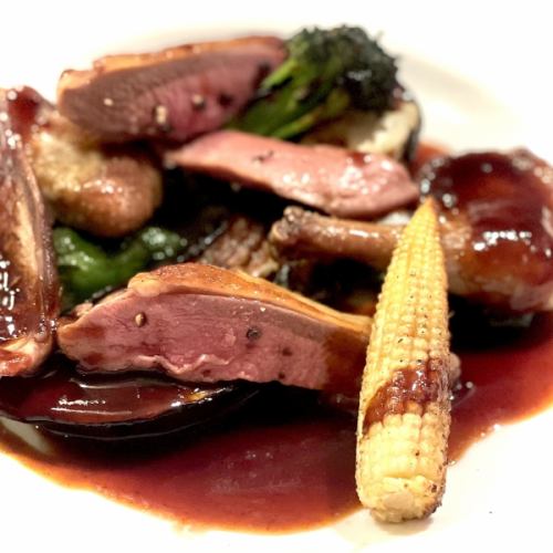 Charcoal-grilled French pigeon with red wine and tomato sauce