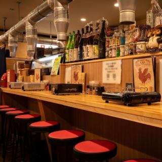 店內設有吧台座位，即使您是一個人，也可以隨意用餐。下班後您還可以喝一杯！