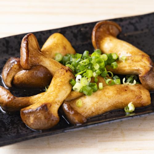 King oyster mushrooms, butter and soy sauce