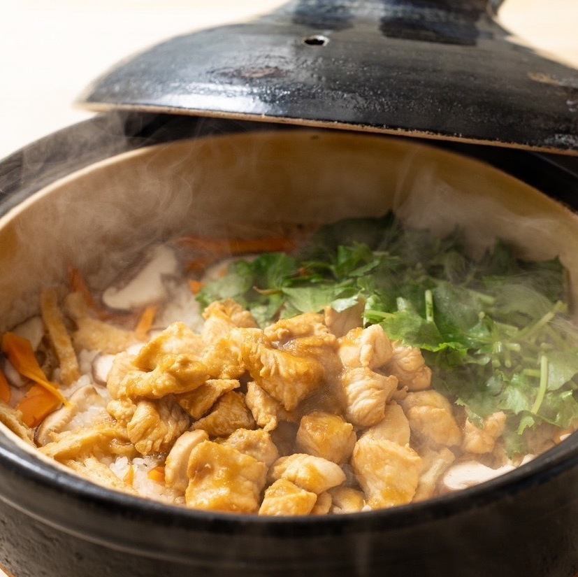 Our special Kamameshi (rice pot) is 1,480 yen (tax included)♪ A proud dish made with fresh chicken