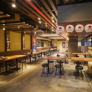 移動可能で2名様からご利用頂けます♪大人数での宴会はもちろん、2~4名の少人数利用にもフィットする多様な席タイプを完備。心地よい距離感で、お食事も会話も弾みます。