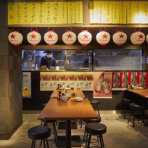 6名様まで座れる大きいテーブルタイプです♪テーブル、座敷、個室と、豊富な席タイプをご用意。女子会、合コン、仕事帰りのサク飲み、接待など、利用シーンに応じて最適なお席にご案内可能です。