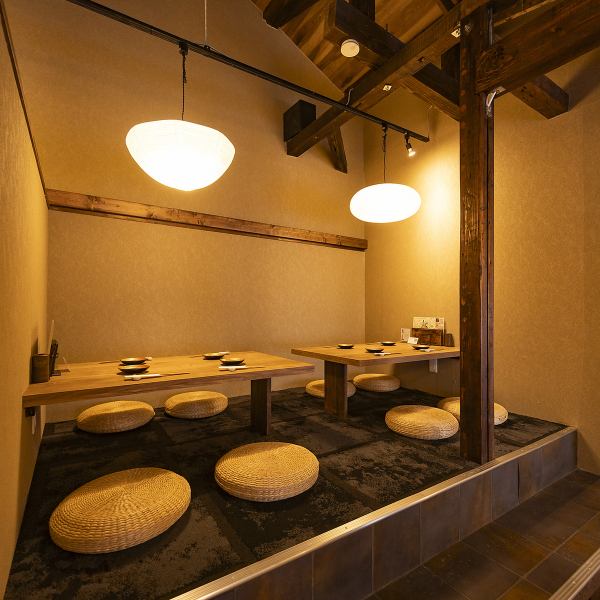 The tatami room is a space where you can relax in a calm atmosphere, perfect for enjoying special time with friends or loved ones.The warmth of the wood creates a comfortable atmosphere, allowing you to enjoy delicious food and drinks.