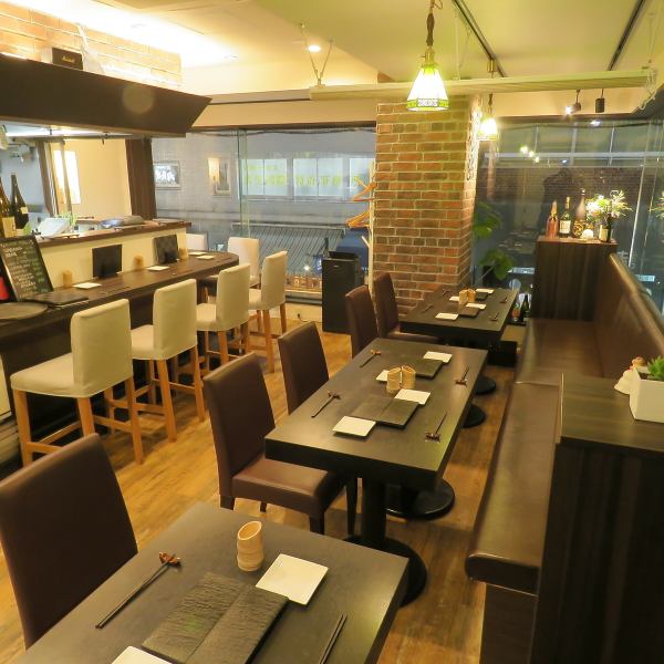 当店はカウンター席・テーブル席がございます。記念日などのお祝い事やご宴会など様々なシーンでご利用頂けます◎