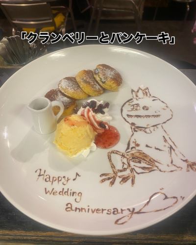 Ciao❣️
朝からめちゃくちゃやらかしてる
仕事以外はてんでダメな
『キッチン　トムキャット』
シェフのアツ兄です👨🏻‍🍳

本日午前中は循環器内科の定期検診で
お休みをいただく予定でしたが、
朝病院に行ったら
明日？？？明日は予約も入ってるし無理なので、予定も分からずとりあえず来月頭までズラしてもらい事なきを得る🤣
てな訳でランチスタートします😜

先日地元の友達が来た時のコース料理
結婚記念日と言う事なので特別料理を

米津玄師ファンのお二人に
曲にちなんだ料理を頭を悩ませながら考えました。

アミューズ
『フォアグラとプラムのマカロン』
まぁ1品目と言う事で
お店の自慢出来る自信ある料理を

こっからが本番
【パプリカ】
『土佐カツオとモッツァレラ、アボカドのペペロナータ』
カツオのカルパッチョとチーズ、パプリカのマリネを合わせた1品

【ドーナッツホール】　【少し薄味のポテト】
『揚げピザと鮑のサラダ』
ピザ生地をドーナッツ状にして揚げて
ちゃと味付けした🤣ポテトサラダに明太子を混ぜてタラモサに、
鮑を柔らかく煮込んだモノを添えて
サラダ仕立てに

【Lemon】【塩っけの多すぎたパスタ】
『ツナと白菜、塩レモンのパスタ』
国産レモンを塩漬けしてペースト状にしたモノをペペロンチーノベースのパスタに絡めて召し上がって頂くように仕上げましたが、塩レモンが少し多かったみたいで横に添えてお好みで混ぜでもらえば良かったかなぁ〜と
歌詞とおり塩っけ多いと😖まだまだですねー

【山椒魚】【無理して焼き上げたタルト・タタン】
『イトヨリのポアレ、オニオンのタルト・タタンとずわい蟹の揚げリゾット
西京味噌と山椒のソース』
山椒、魚？ちょっと苦しい？？？
飴色玉葱を作ってリゾットを土台にタルト・タタン仕立てにしてみました🤨

【味のしないビーフシチュー】
『牛タンのシチュー』
まぁさすがに味がしないのは無理なのと
GW真っ只中で仕込みもままならなかったのでグランドメニューより
じっくり煮込んで柔らかく濃厚に仕上げたシチューです🤩

【クランベリーとパンケーキ】
プチパンケーキにクランベリーを混ぜ込んで焼き上げ、仕上げは得意の描いてみました😁

米津玄師ファンにはわかる特別メニュー
まぁ友達やからこそのメニューですねー
正直面倒くさいくて普段はやりたくない🤣楽しかったんは楽しかったんですが
久々のガッツリフレンチベースのイタリアンコースいかがでしたでしょうか？
写真で楽しんでいただけたら嬉しいです🥹

#右京区イタリアン #京都カジュアルイタリアン #西院グルメ #イタリアン京都 #京都ディナー #カジュアルイタリアン京都 #京都イタリアン #右京区グルメ #京都レストラン #キッチントムキャット
#米津玄師　#特別コース 
#ピザ
#パスタ