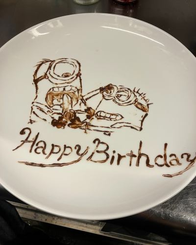 Ciao❣️
ハッピーバースデー🎂自分😅
『キッチン　トムキャット』
シェフのアツ兄です👨🏻‍🍳

朝からfacebookやLINE、インスタで
沢山のお祝いメッセージ頂き
ありがとうございます😭
とうとう50になりました。
見た目、若く見られる事が多いので無茶振りされる事も多いですが、中身はボロボロ😱
先日もシェフ仲間と呑みに行ったんですが、『いつまで経っても、料理人は勉強し続けてくよなぁー』『まだまだこれから覚えていく事いっぱい』
もっともっと精進して料理と向き合って
美味しいモノをお届けしていきます。

お客様からバースデーケーキの差し入れもありバイトの子にもお祝い🥂してもらったので、良い誕生日を迎える事が出来ました。
メッセージ等は沢山来てるので順次返信していきます😁

#右京区イタリアン #京都カジュアルイタリアン #西院グルメ #イタリアン京都 #京都ディナー #カジュアルイタリアン京都 #京都イタリアン #右京区グルメ #京都レストラン #キッチントムキャット
#ピザ　#パスタ　#ランチ
#ハッピーバースデー