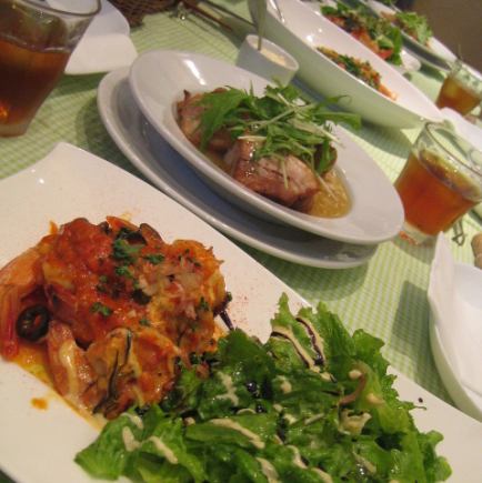 요리사에게 맡김 플래터 공유 코스 (한 분 / 4900 엔 (세금 포함))