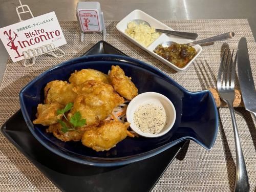 ディナー、アラカルトのお料理のご紹介🍽️

前菜
【アンコウのフリット】

今の時期が旬のアンコウをふわふわの衣で包んで揚げた、イタリア風の揚げ物料理です。
アンコウが持つプリプリな食感と白身の繊細なお味は、様々なお酒とよく合います！🥂
是非お召し上がりください！

@bistro_incontro 

⚪︎TEL
047-432-1750

⚪︎住所
千葉県船橋市本町１‐１４‐９

⚪︎営業時間
火曜日
18:00～23:00 （料理L.O. 22:00）
水～金
12:00～15:00 （料理L.O. 14:00）/18:00～23:00 （料理L.O. 22:00）
土、日、祝日
11:30～15:00 （料理L.O. 14:00）/18:00～23:00 （料理L.O. 22:00）

定休日：月曜日、第1第3火曜日定休
月曜日が祝日の場合、翌火曜日がお休み

#ビストロインコントロ #船橋ランチ #船橋ディナー #船橋グルメ #イタリアン