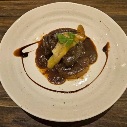 저녁 식사 요리 소개 🍽️

메인
【국산 쇠고기 고기의 레드 와인 조림】

어느 날 저녁 코스의 메인 요리를 소개합니다! 🍖🍷

국산의 쇠고기 고기를, 차분히 시간을 들여 끓였습니다.
부드럽게 풀어주는 고기를 맛있는 레드 와인 소스와 함께 드세요!

@bistro_incontro

⚪︎TEL
047-432-1750

⚪︎주소
지바현 후나바시시 혼마치 1-14-9

⚪︎ 영업시간
화요일
18:00~23:00 (요리 LO 22:00)
물~금
12:00~15:00 (요리 LO 14:00)/18:00~23:00 (요리 LO 22:00)
토, 일, 공휴일
11:30~15:00 (요리 LO 14:00)/18:00~23:00 (요리 LO 22:00)

정기 휴일 : 월요일, 제 1 제 3 화요일 정기 휴일
월요일이 공휴일인 경우 다음 화요일이 휴일

#비스트로인 콘트로 #후나바시 점심 #후나바시 디너 #후나바시 음식 #이탈리안