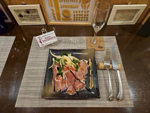Introducing our à la carte dinner menu 🍽️

Appetizer
[Spanish cured ham, Miyazaki-grown new onions, and Swiss chard salad]

This special salad is topped with plenty of Spanish cured ham, which has become increasingly rare and highly valued these days.🥬

We use fresh new onions and Swiss chard from Miyazaki Prefecture, and the sweetness of the vegetables further enhances the rich flavor of the prosciutto.✨

Please enjoy this flavor that can only be tasted at this time of year!

@bistro_incontro

https://www.hotpepper.jp/strJ000058637/

⚪︎TEL
047-432-1750

⚪︎Address
1-14-9 Honmachi, Funabashi City, Chiba Prefecture

⚪︎Business hours
Tuesday
18:00~23:00 (Last orders for food 22:00)
Wednesday~Friday
12:00~15:00 (Last order 14:00) / 18:00~23:00 (Last order 22:00)
Saturdays, Sundays, and holidays
11:30~15:00 (Last order 14:00) / 18:00~23:00 (Last order 22:00)

Closed: Mondays and the first and third Tuesdays of every month
If Monday is a public holiday, the following Tuesday will be closed

#BistroInContro #FunabashiLunch #FunabashiDinner #FunabashiGourmet #Italian