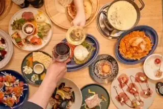贅沢肉盛りグリル＆パスタorピザを楽しめる2H飲み放題付きビュッフェコース【平日】