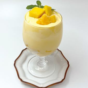 Seasonal Tiramisu (Mango)
