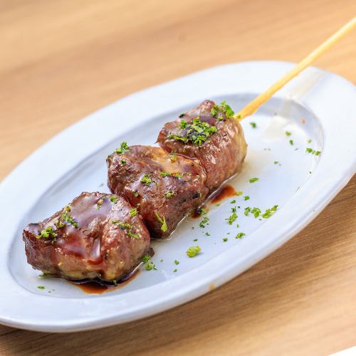 Beef skirt steak skewers with delicious sauce