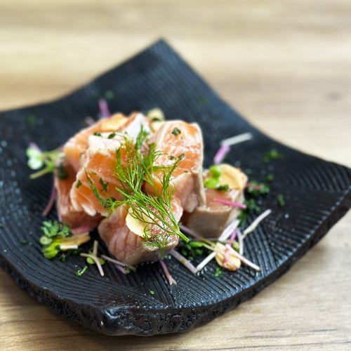 [Crunchy and soy sauce-flavored] Fatty salmon sashimi