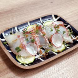 [Crunchy soy sauce] Sea bream sashimi