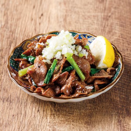Grilled green onions and beef tongue slices