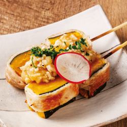 Pumpkin rolls with grated minced chicken